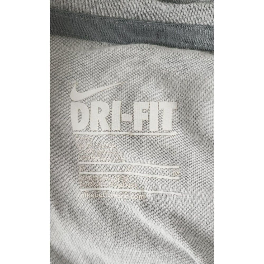 Nike Slim Fit / Dry-Fit / V-Neck T-Shirt Size M - Picture 4 of 4